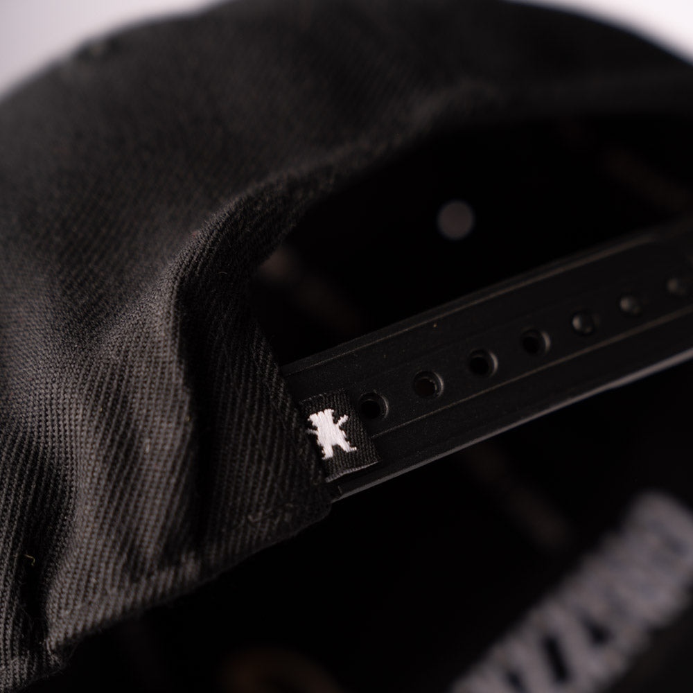 GORRA DAD HAT CURVO BLACK YELLOW